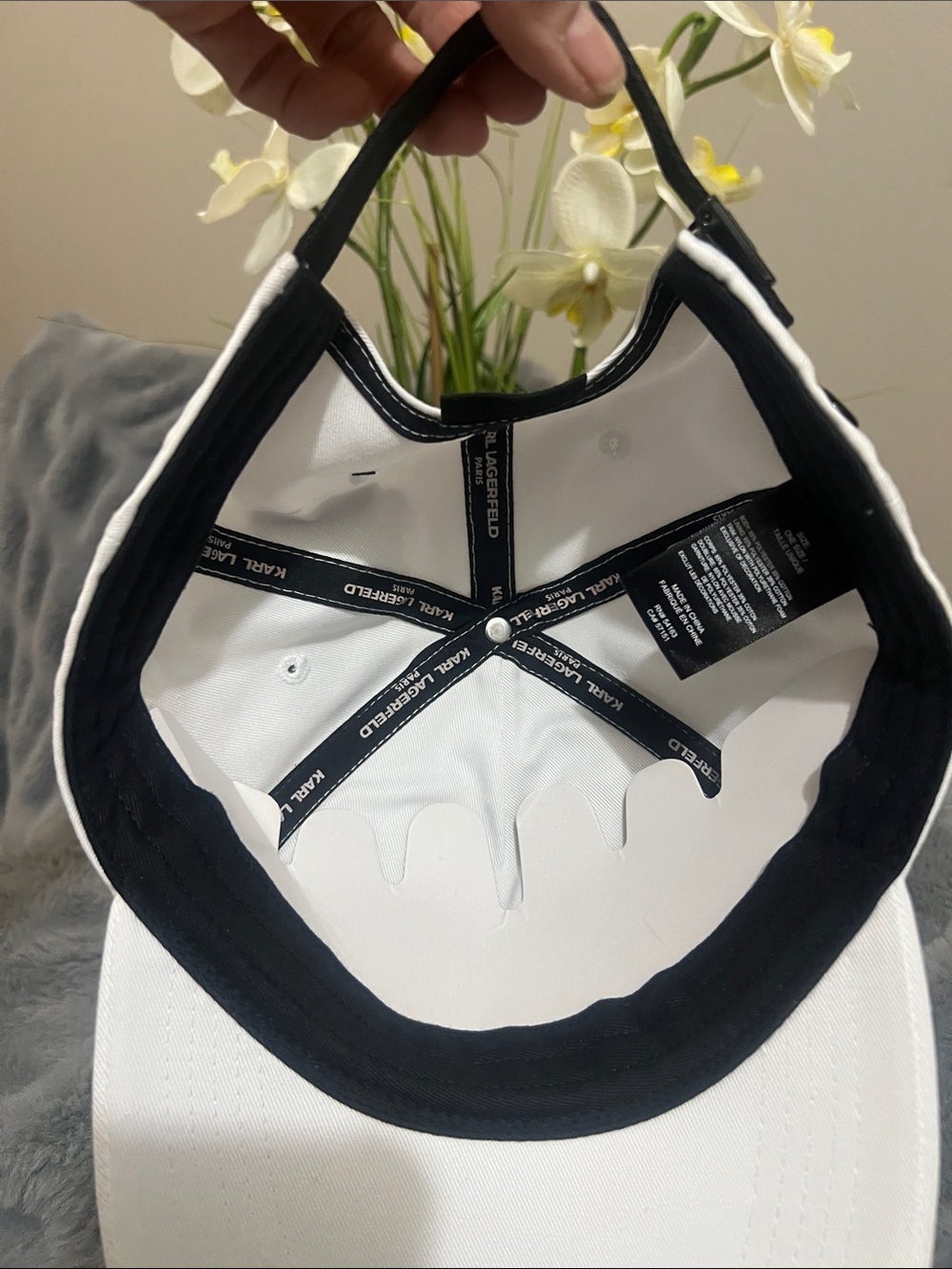 Karl Lagerfeld White Baseball Cap with Black Logo Studs NWT retail $65 - Picture 4 of 6